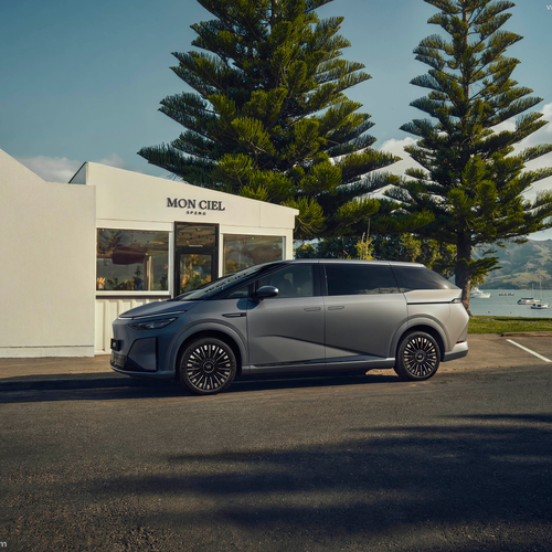 2027 Xpeng Motors X9 Side View